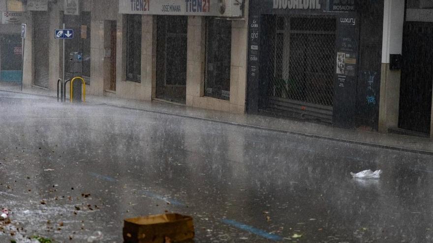 La tormenta hace acto de presencia en el "Supersábado" de la Fira de Xàtiva