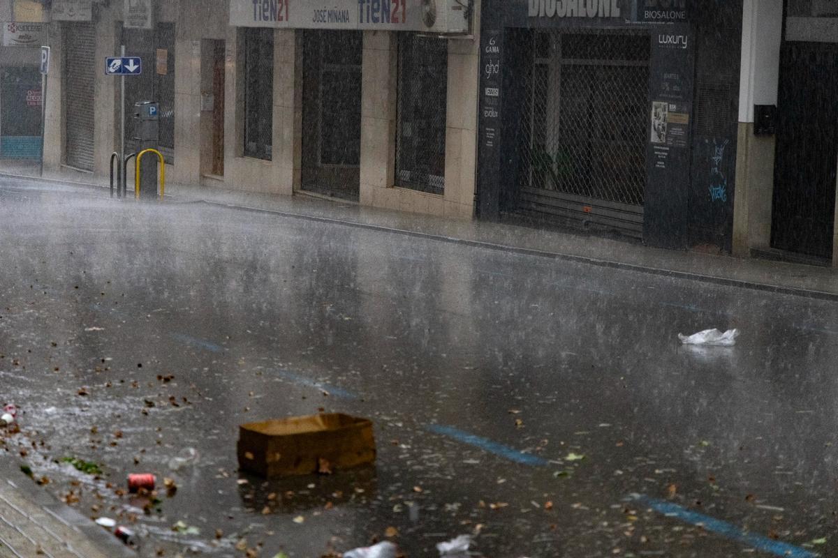 La lluvia ha hecho acto de presencia en el "Supersábado" de la Fira de Xàtiva.
