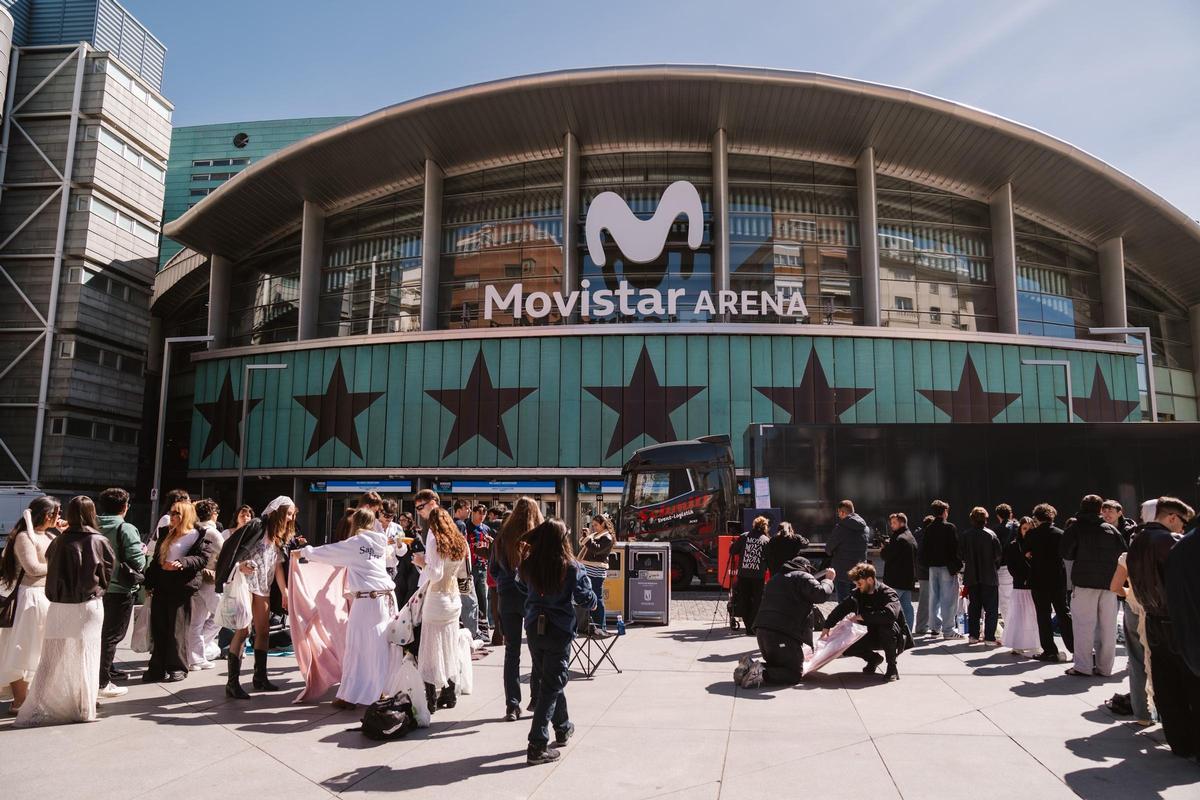 La artista ha llegado a Madrid tras cancelar el concierto de Milán por una indisposición en directo.