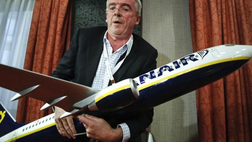 El presidente de Ryanair, Michael O&#039;Leary, durante la rueda de prensa para explicar algunos datos sobre el aterrizaje de emergencia de tres aviones en Valencia que investiga AESA.