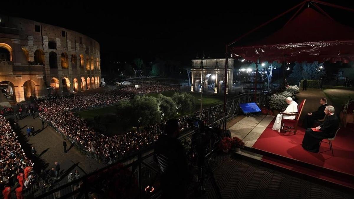 Acto del Via Crucis del Viernes Santo, en Roma