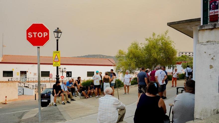 El incendio de Niebla, en Huelva, vuelve a dejar vacío y con "mucha incertidumbre" a El Madroño: "Estamos con las carnes abiertas"