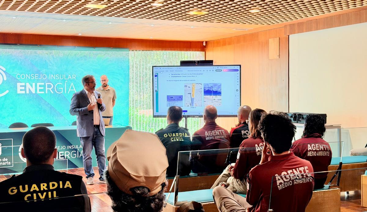 El consejero de Medio Ambiente, Energía y Clima del Cabildo de Gran Canaria, Raúl García Brink durante la formación.