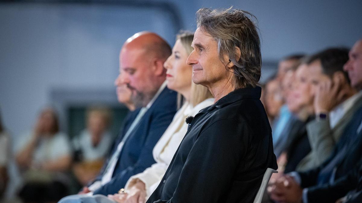 Fotogalería | Las imágenes del acto institucional en Medellín con María Guardiola y Nacho Cano