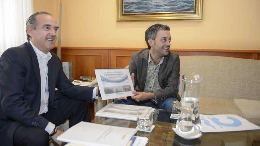 Enrique Losada y Xulio Ferreiro, durante la reunión que mantuvieron el pasado mes de julio.