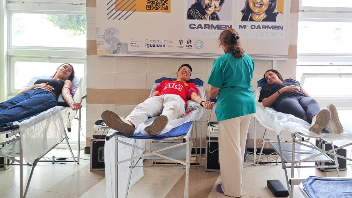 Donación de sangre en el campus de Rabanales.