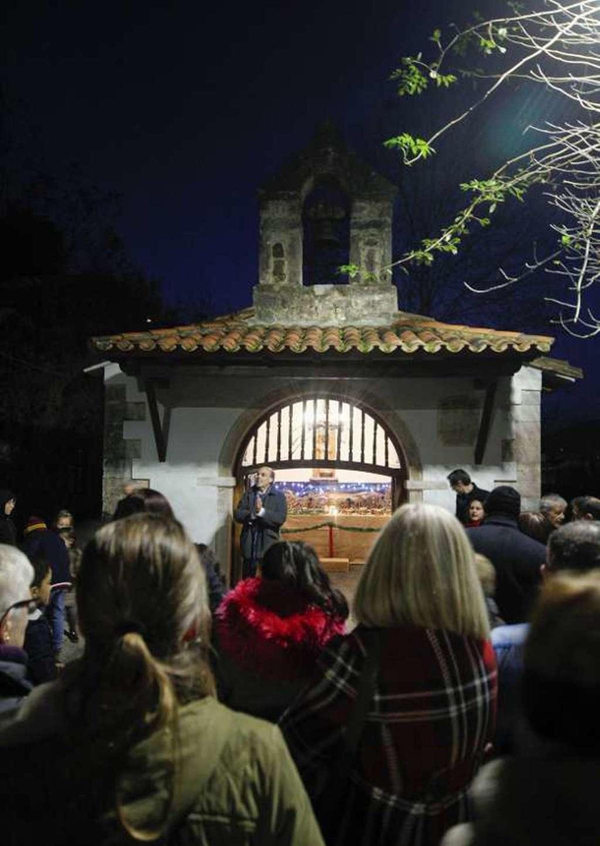 Bueño estrena la Navidad con el belén de la capilla mejorado