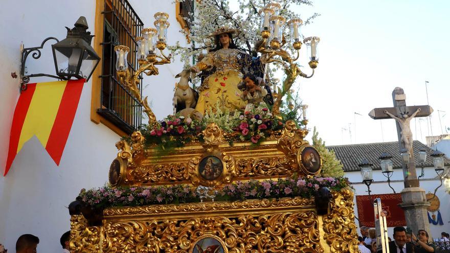 Triunfal procesión de la Pastora de Capuchinos