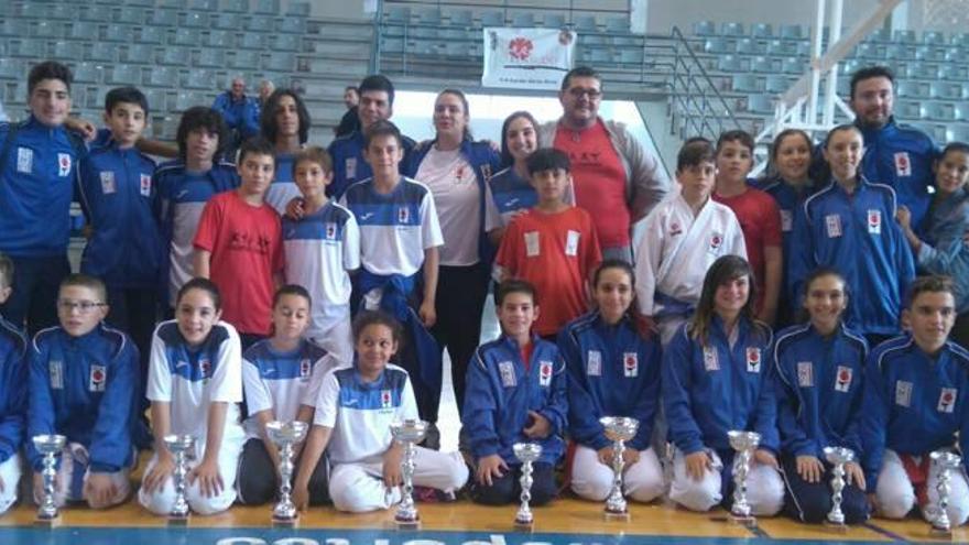 El karate ilicitano triunfa en Alcoy