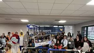 Las escenas del TUA, un furby y unos astronautas triunfan en el carnaval de La Corredoria