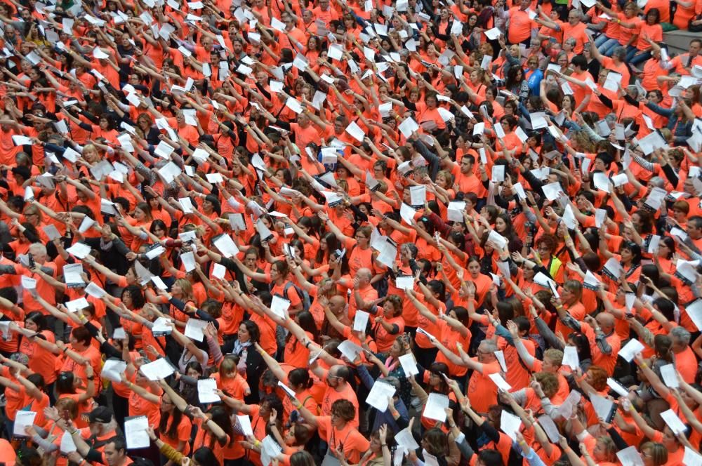 1.700 veus fan bategar la plaça de Sant Pere