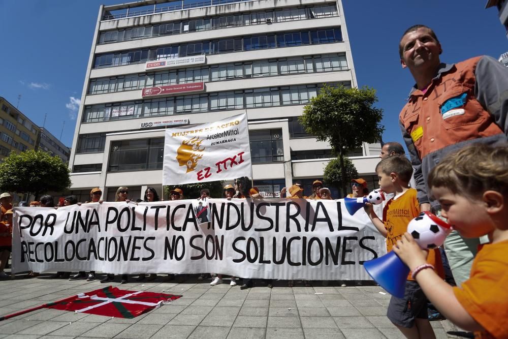 Los trabajadores de Arcelor de Zumárraga y Sestao se manifiestan en Avilés