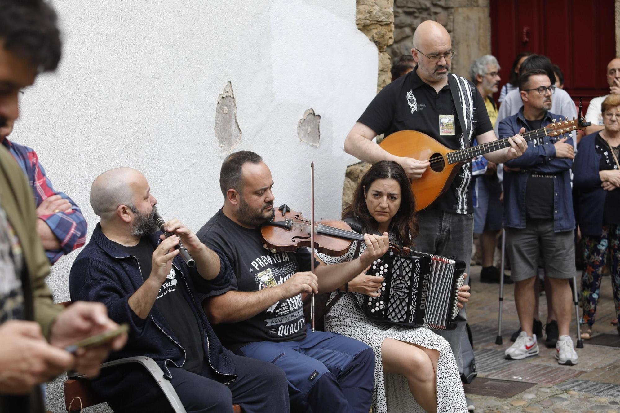 Así fue la despedida y el homenaje de amigos y clientes del Cafetón en Avilés a sus dueños, muertos en León