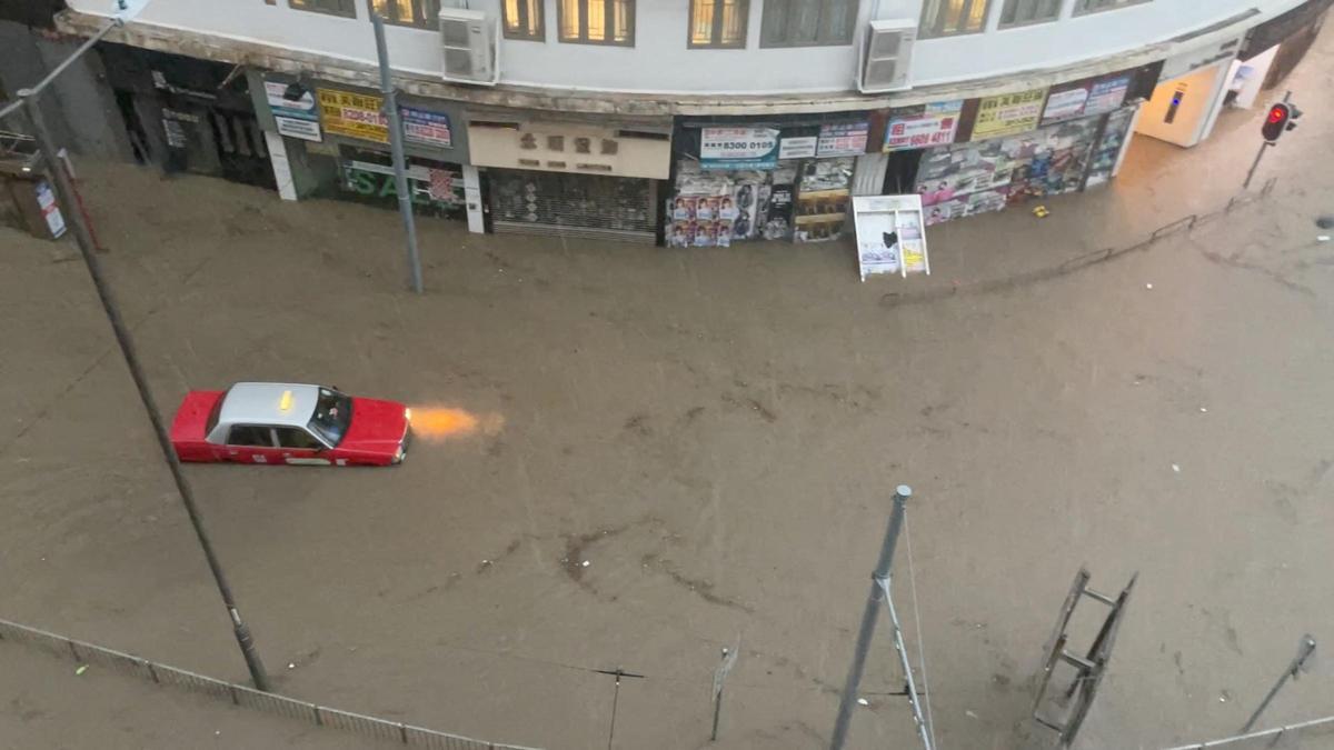 Hong Kong, gravemente inundado en el mayor temporal en 140 años