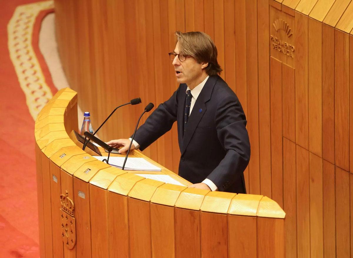 El conselleiro de Facenda, Miguel Corgos, en el parlamento gallego para el debate de los presupuestos.