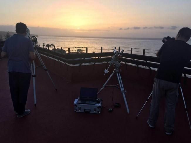 Eclipse anular de Sol, visto desde la Playa del Inglés, Gran Canaria