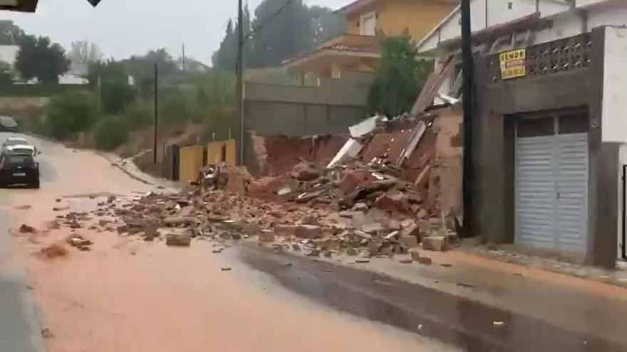 Una casa se derrumba en Agullent por el temporal