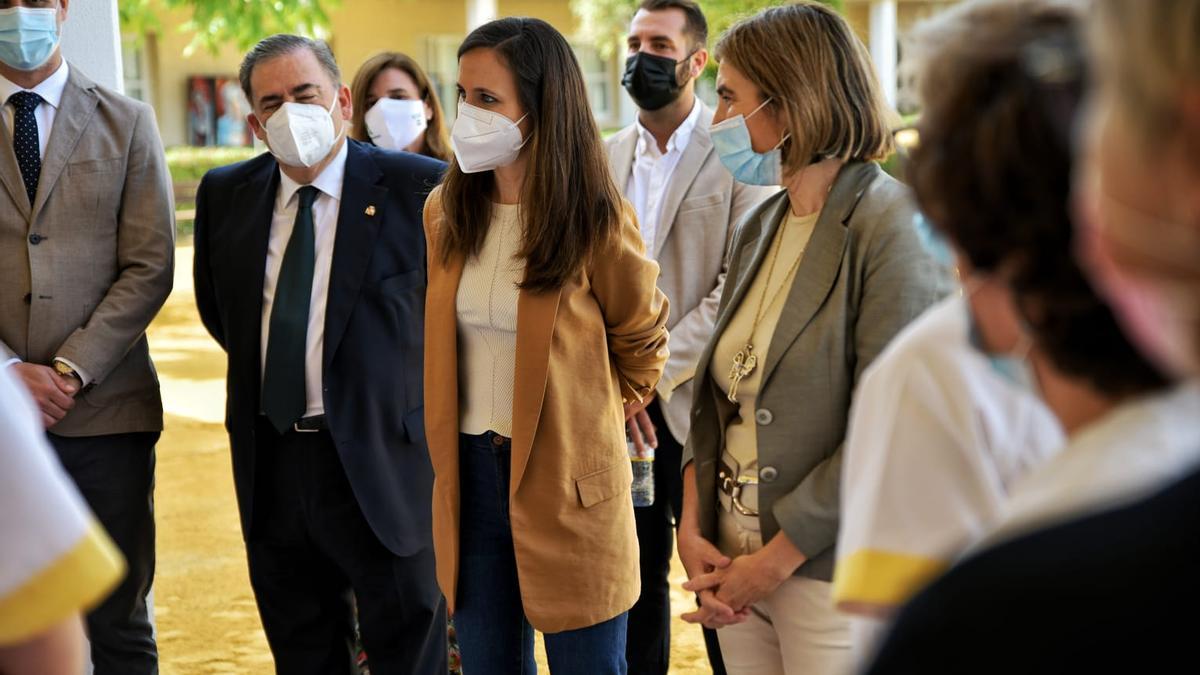 La ministra y futurible líder de Podemos, Ione Belarra, este miércoles durante su visita a Mollina.