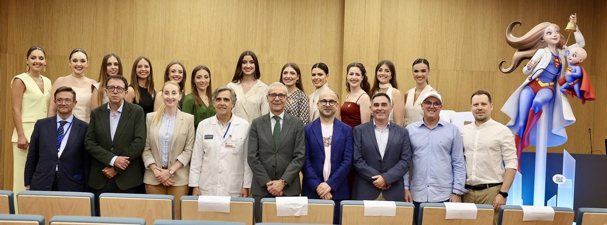 El Hospital Clínico recibe el ninot de "Hope" El Hospital Clínico recibe el ninot de "Hope"