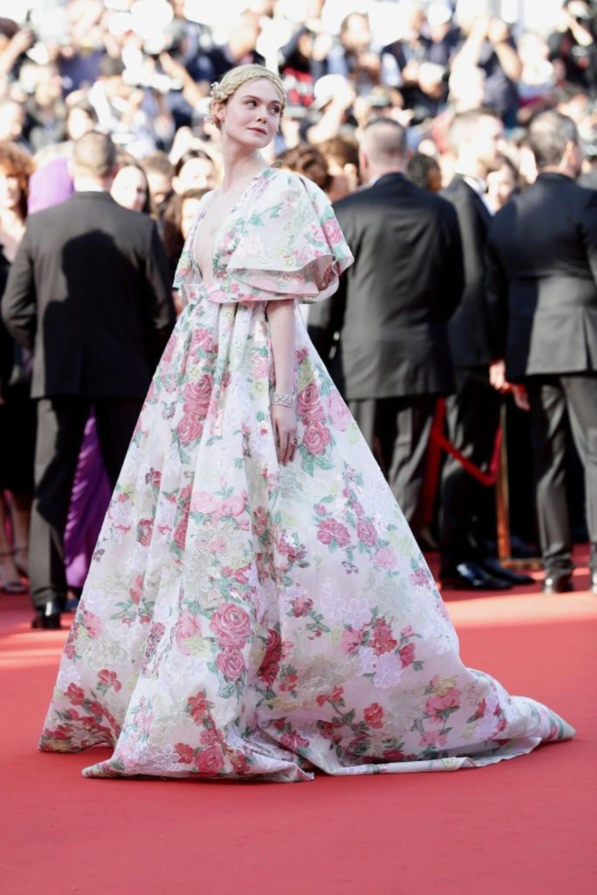 Elle Fanning en la alfombra roja de 'Les Miserables' en el festival 72 de Cannes