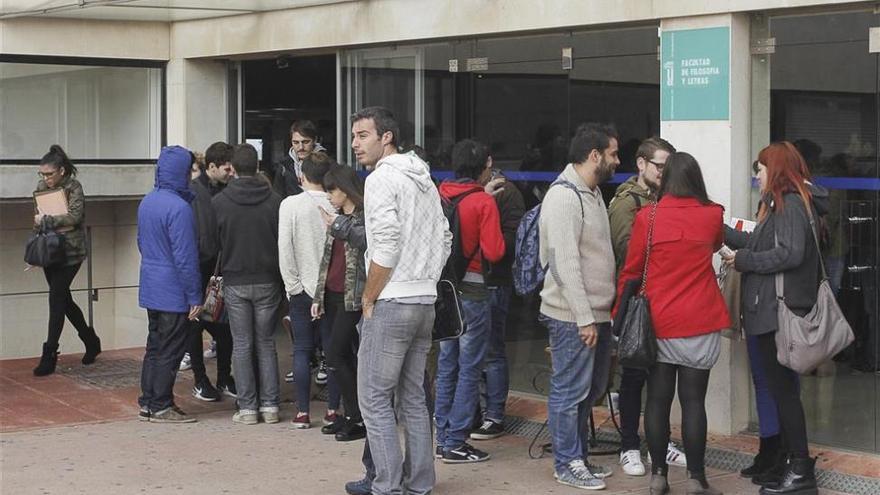 Tres de cada diez universitarios extremeños abandonan los estudios