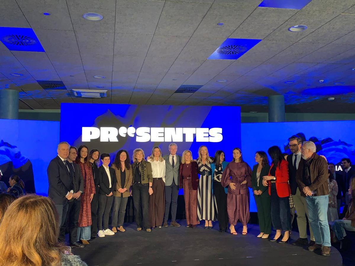Participantes en el acto central de la Xunta por el 8M, hoy en A Coruña, con el presidente, Alfonso Rueda, en el centro.