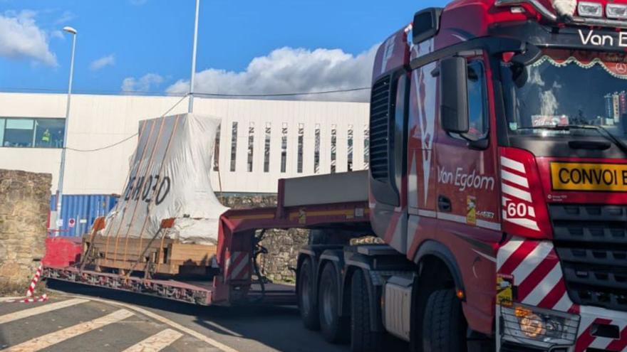 La pieza a su llegada a Santiago, en un transporte especial.