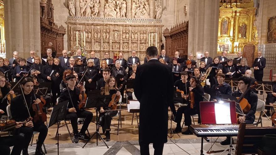 La orquesta durante la celebración del ‘Tota Pulchra’ en la catedral de Huesca.  | DIÓCESIS DE HUESCA