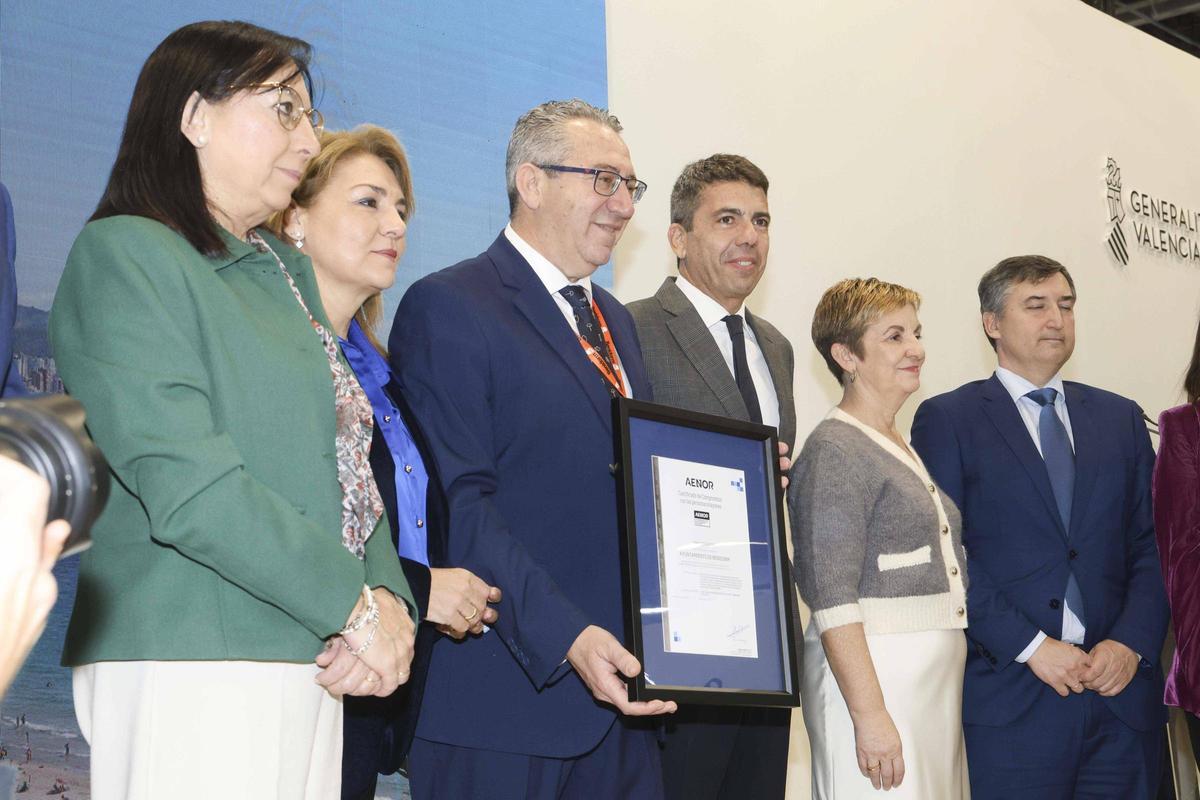 Entrega en Fitur del distintivo AENOR a Benidorm