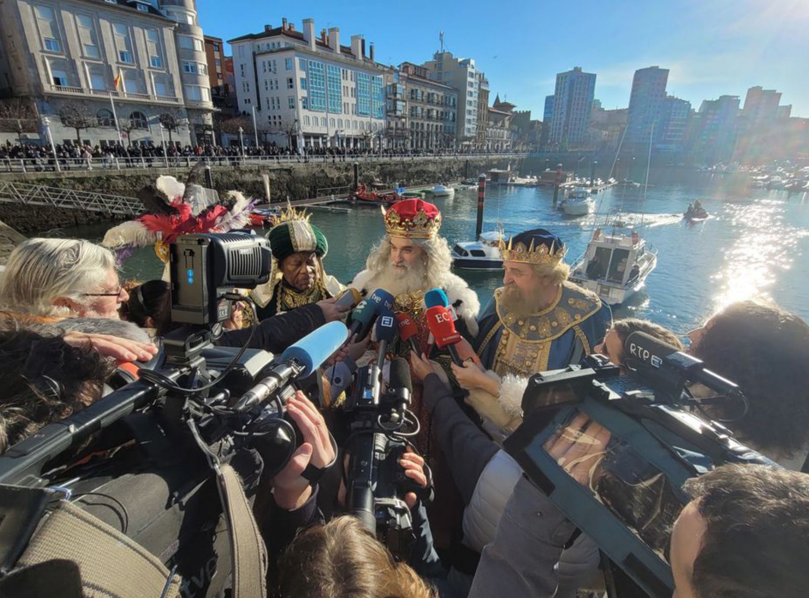 Llegada de los Reyes Magos de Oriente al Puerto de Gijón el pasado año.