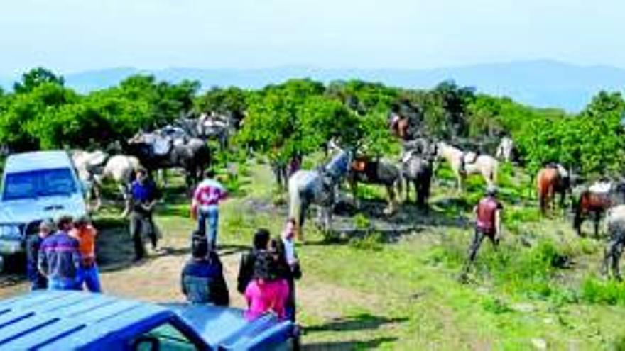 Exito en la ruta ecuestre por la sierra que separa las comarcas