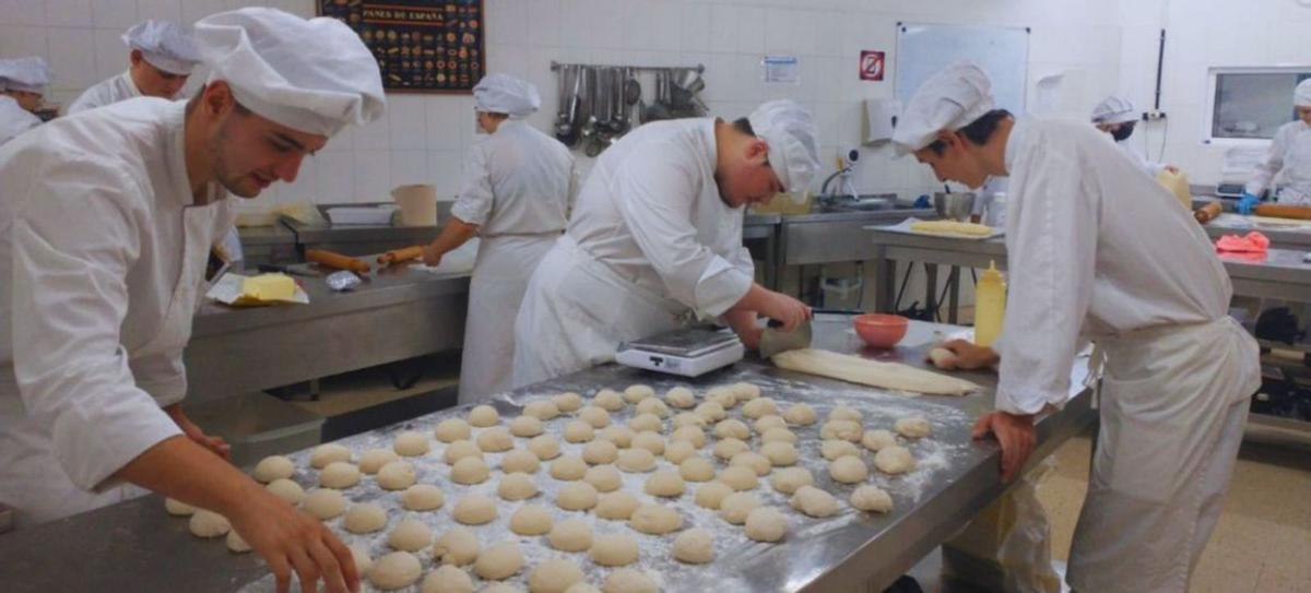 Alumnado de uno de los grados del CIFP de Hostelería y Turismo. | Cedida  a Lne