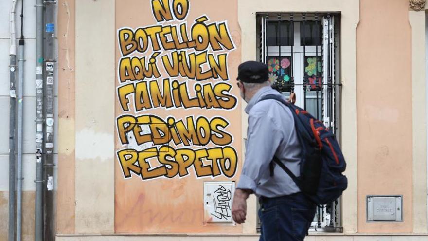 Desquiciados por el botellón: orines, peleas  y vomiteras