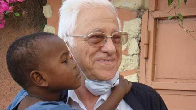 El Padre Ángel García, Medalla de Oro al Mérito en el Trabajo