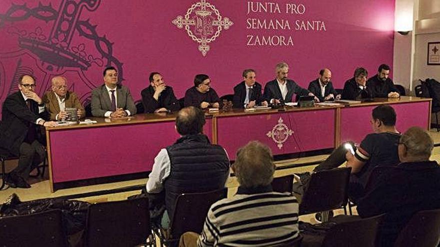 Un momento de la asamblea del Yacente celebrada ayer.