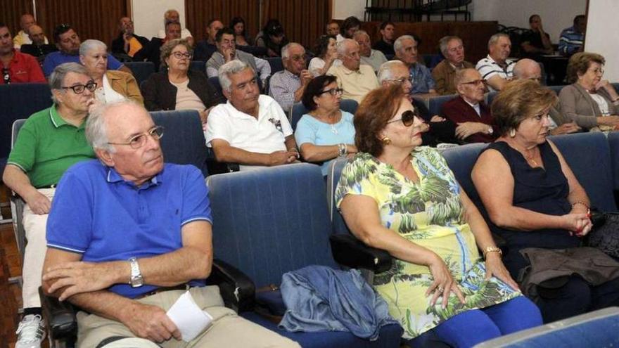 La directiva del Liceo convocó a los socios a una asamblea exrtaordinaria ayer por la noche en la sede de la calle Castelao. // Noé Parga