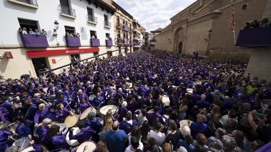 Los tambores de Calanda rompen el silencio del Viernes Santo