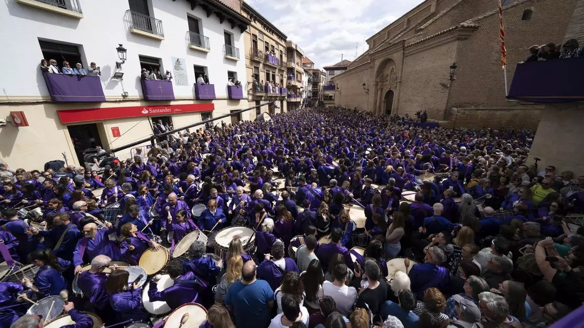 Los tambores de Calanda rompen el silencio del Viernes Santo