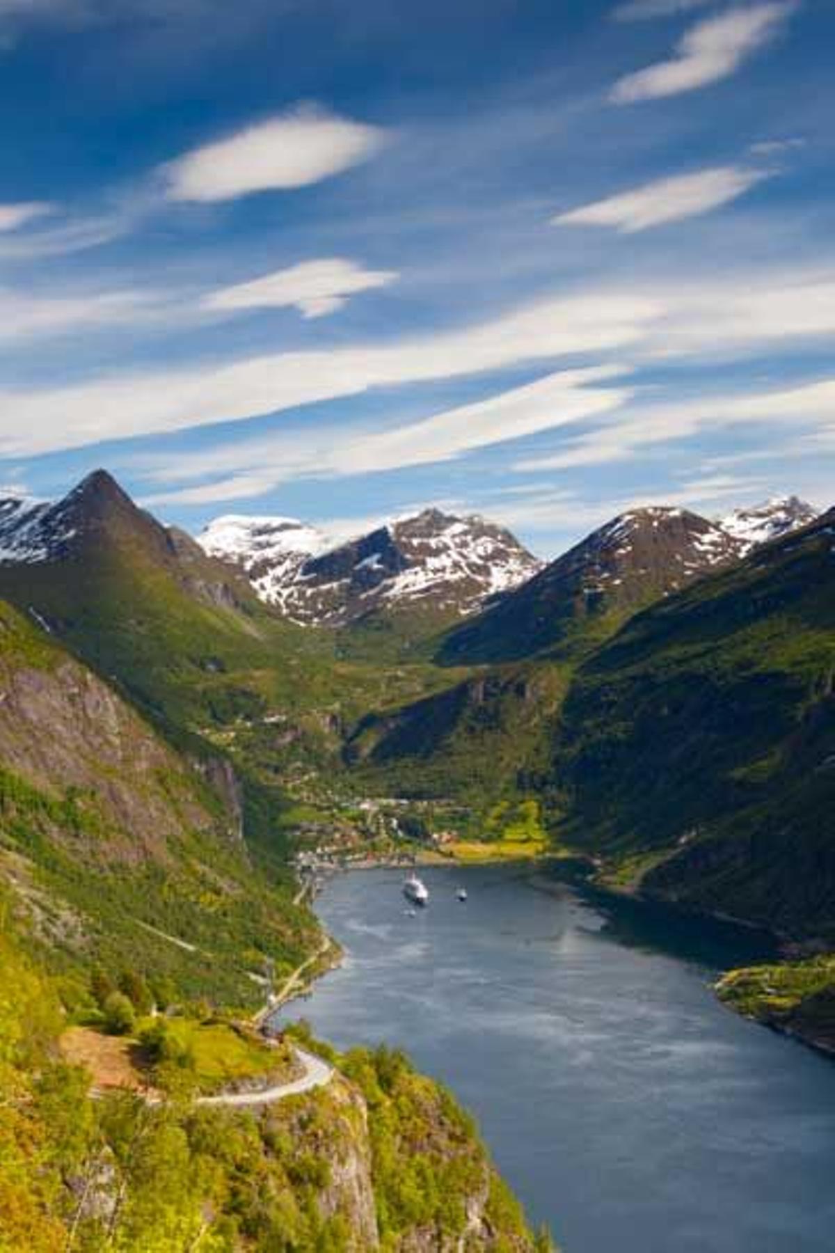 Fiordo noruego de Geirangerfjord.
