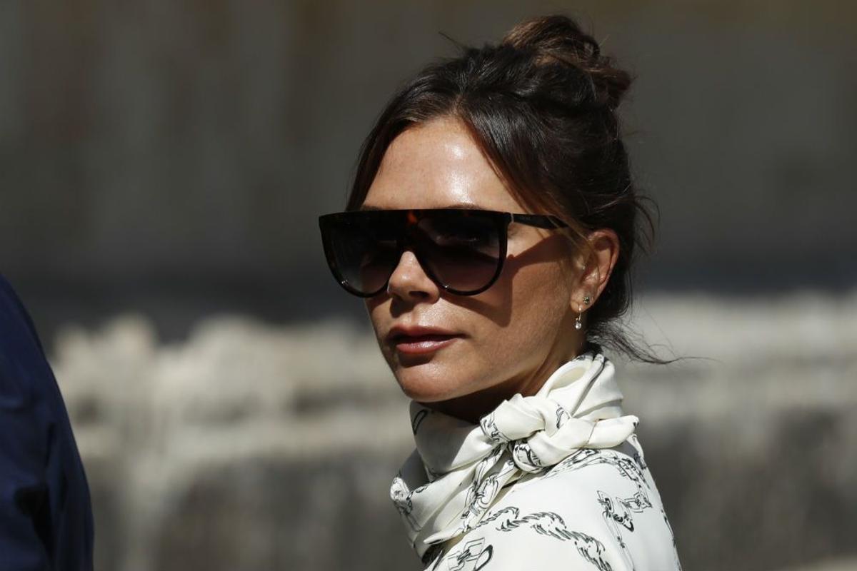 Victoria Beckham a su llegada a la boda de Pilar Rubio y Sergio Ramos