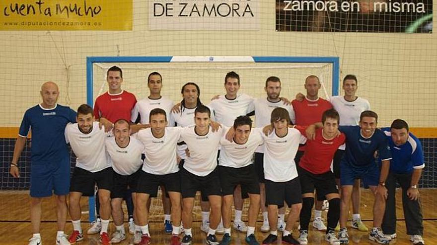 La plantilla del Arcebansa Zamora, que disputará hoy un duelo amistoso ante el Azkar Lugo.