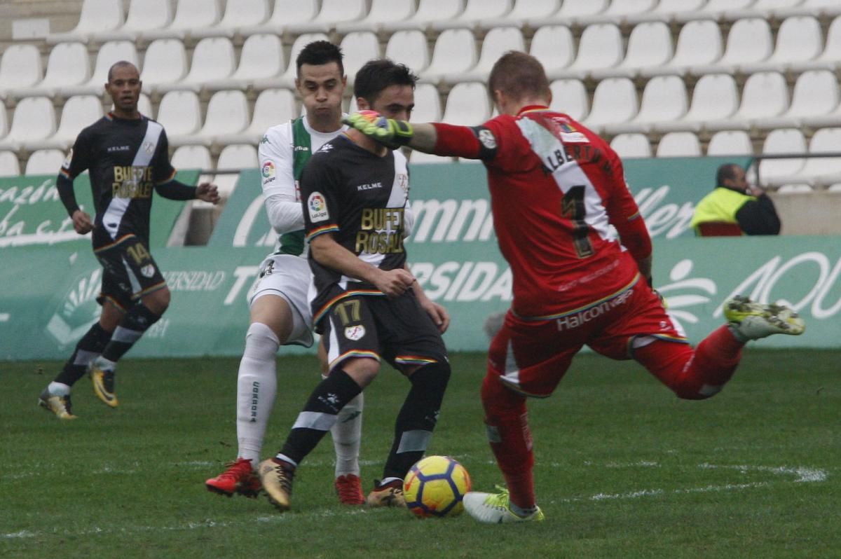 Las imágenes del partido Córdoba/Rayo Vallecano