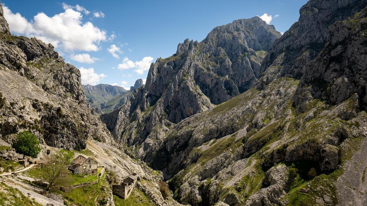 Es una de las rutas de senderismo más impresionantes de toda España