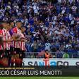 El emotivo homenaje a Menotti en el descanso entre Estudiantes vs. Vélez