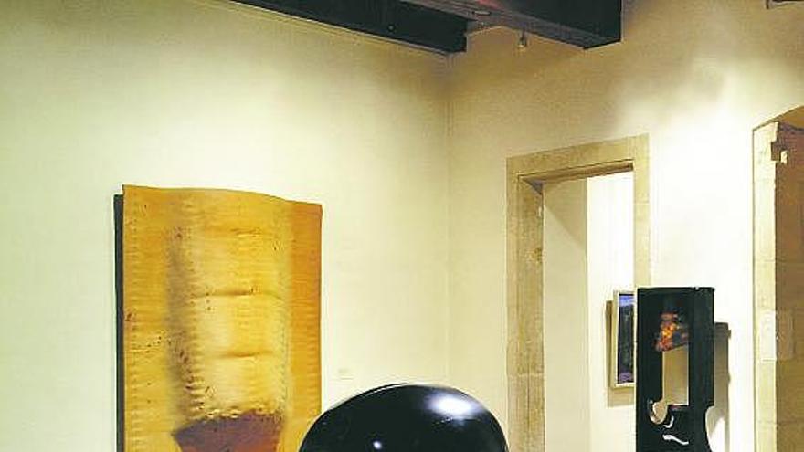 Una de las salas de escultura del Museo de Bellas Artes, con obras de Navascués.