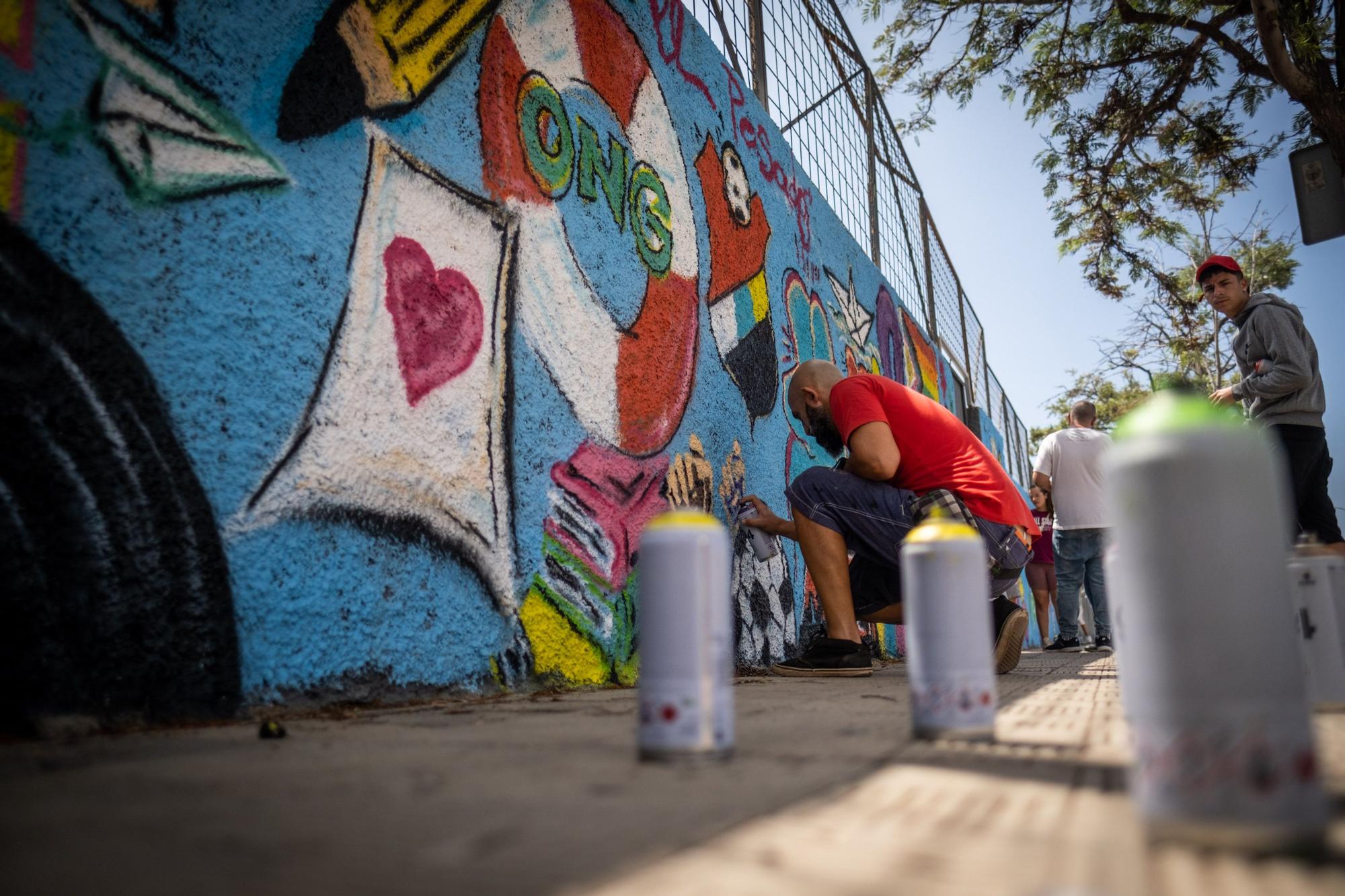 El IES María Rosa Alonso realiza un mural sobre la historia de Añaza