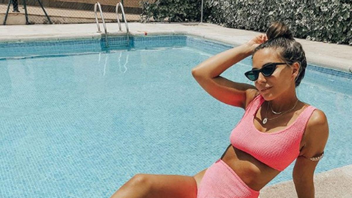 La bloguera Erea Louro con bikini rosa flúor