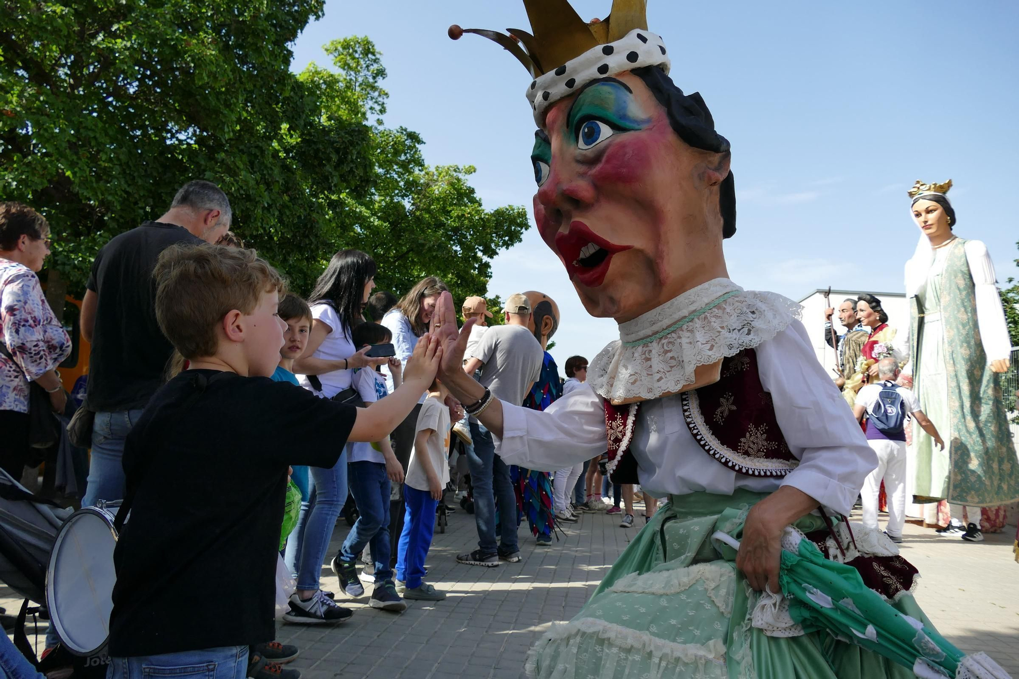 La trobada gegantera de la Diada de Santa Creu celebra els 30 anys dels Amics dels Gegants de Figueres