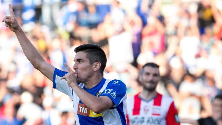 Alfaro celebra su gol ante el Logroñés en la promoción