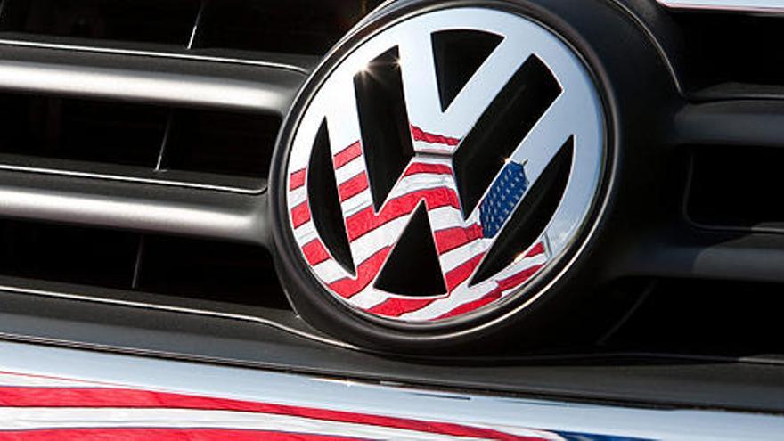 El logo de un coche Volkswagen en Tennessee (EEUU).